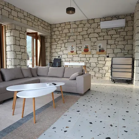 Noa Kazdaglari Tas Ve Bungalov Αδραμύττιο